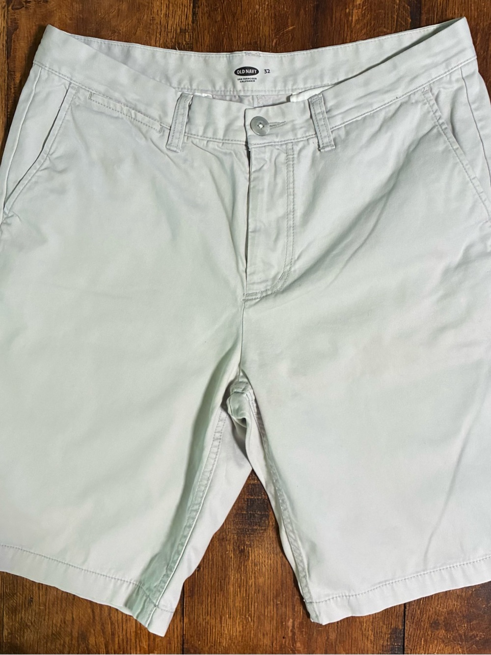 Old Navy Men’s light grey Flat Front Chino Shorts